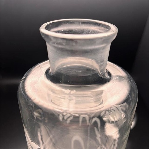 VTG Glass Decanter with Etched Flowers, Round Stopper 11"H - Beautiful! - Picture 3 of 4